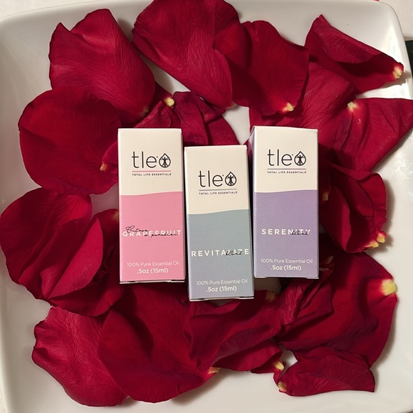 TOTAL LIFE ESSENTIALS TLE OILS 3 PIECE SET: SERENITY, GRAPEFRUIT AND REVITALIZE - Picture 3 of 16